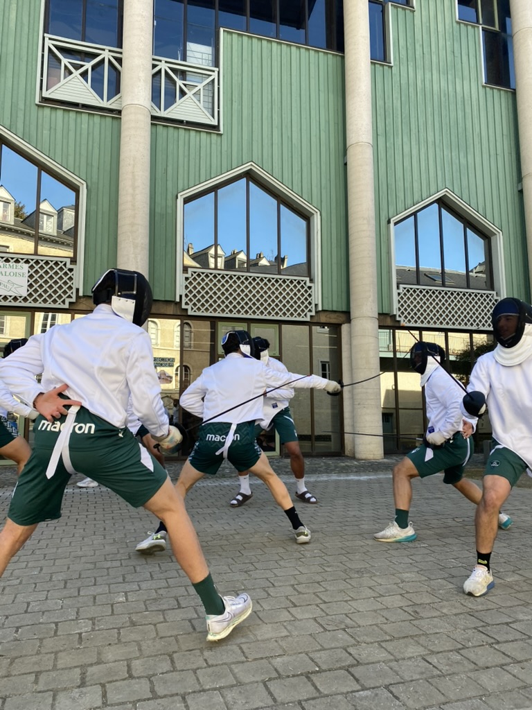 Les Espoirs de la Section Rugby s'essayent à l'Escrime