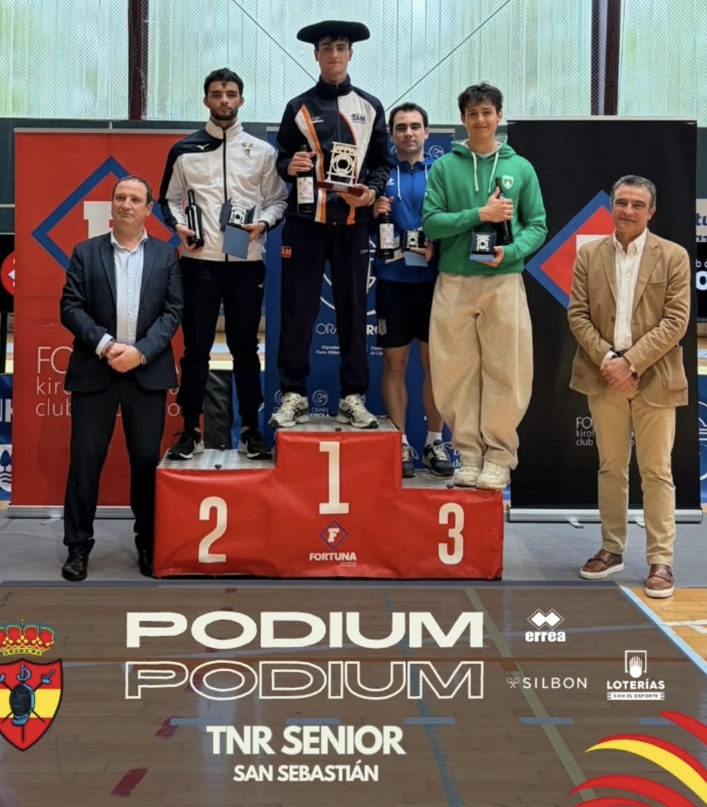 Hugo Bajracharya sur le podium à San Sébastien